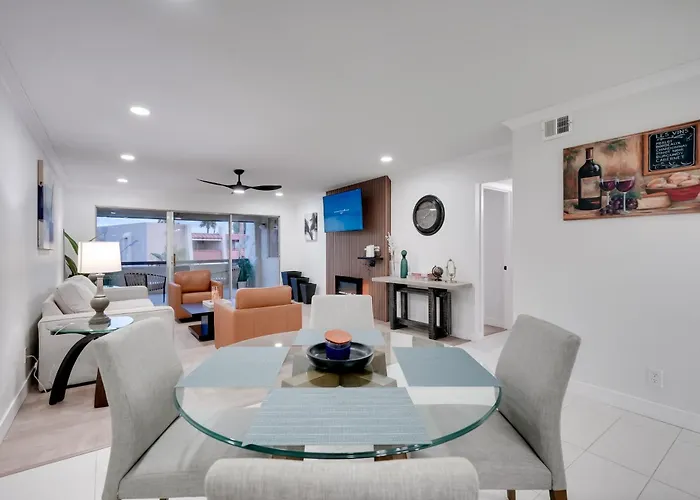 Old Town Oasis! Modern Unit W/ Resort-style Pool