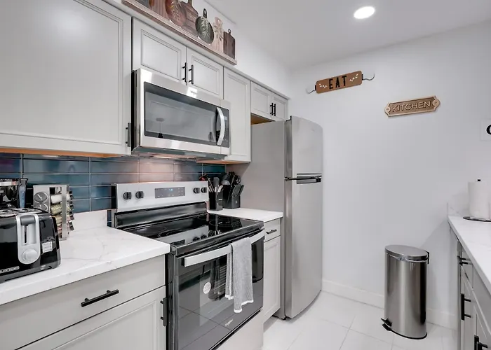 Holiday home Old Town Oasis! Modern Unit W/ Resort-style Pool