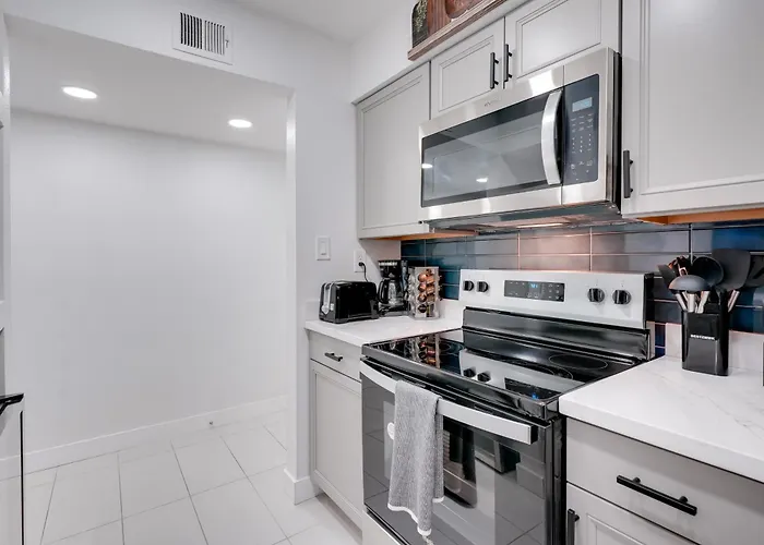 Old Town Oasis! Modern Unit W/ Resort-style Pool