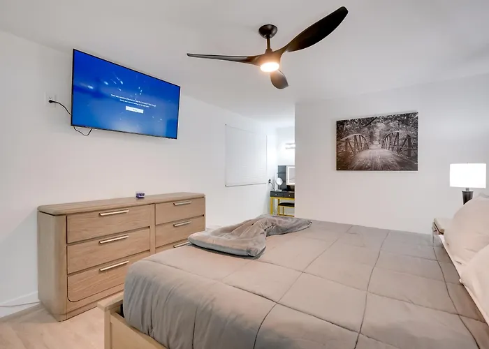 Old Town Oasis! Modern Unit W/ Resort-style Pool Scottsdale