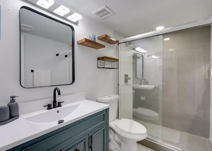 Old Town Oasis! Modern Unit W/ Resort-style Pool Holiday home
