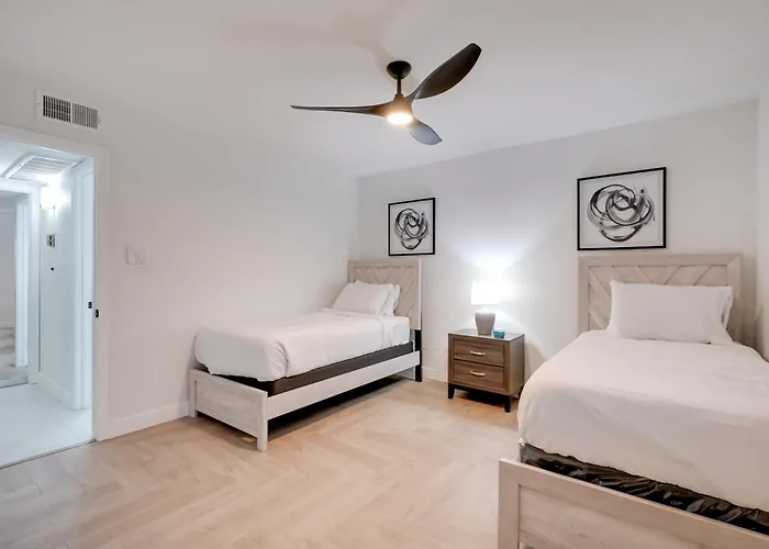 Old Town Oasis! Modern Unit W/ Resort-style Pool Holiday home