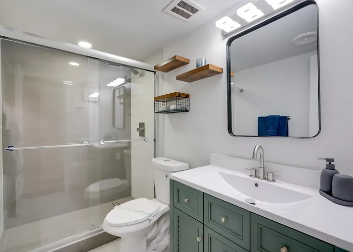 Old Town Oasis! Modern Unit W/ Resort-style Pool